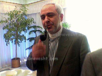 ظریف در حال کشیدن پیپ/‬عکس