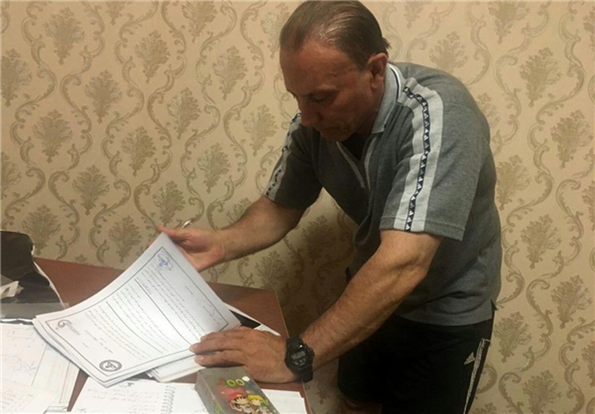 درخشان قرارداد خود را با نفت تهران امضا کرد +عکس