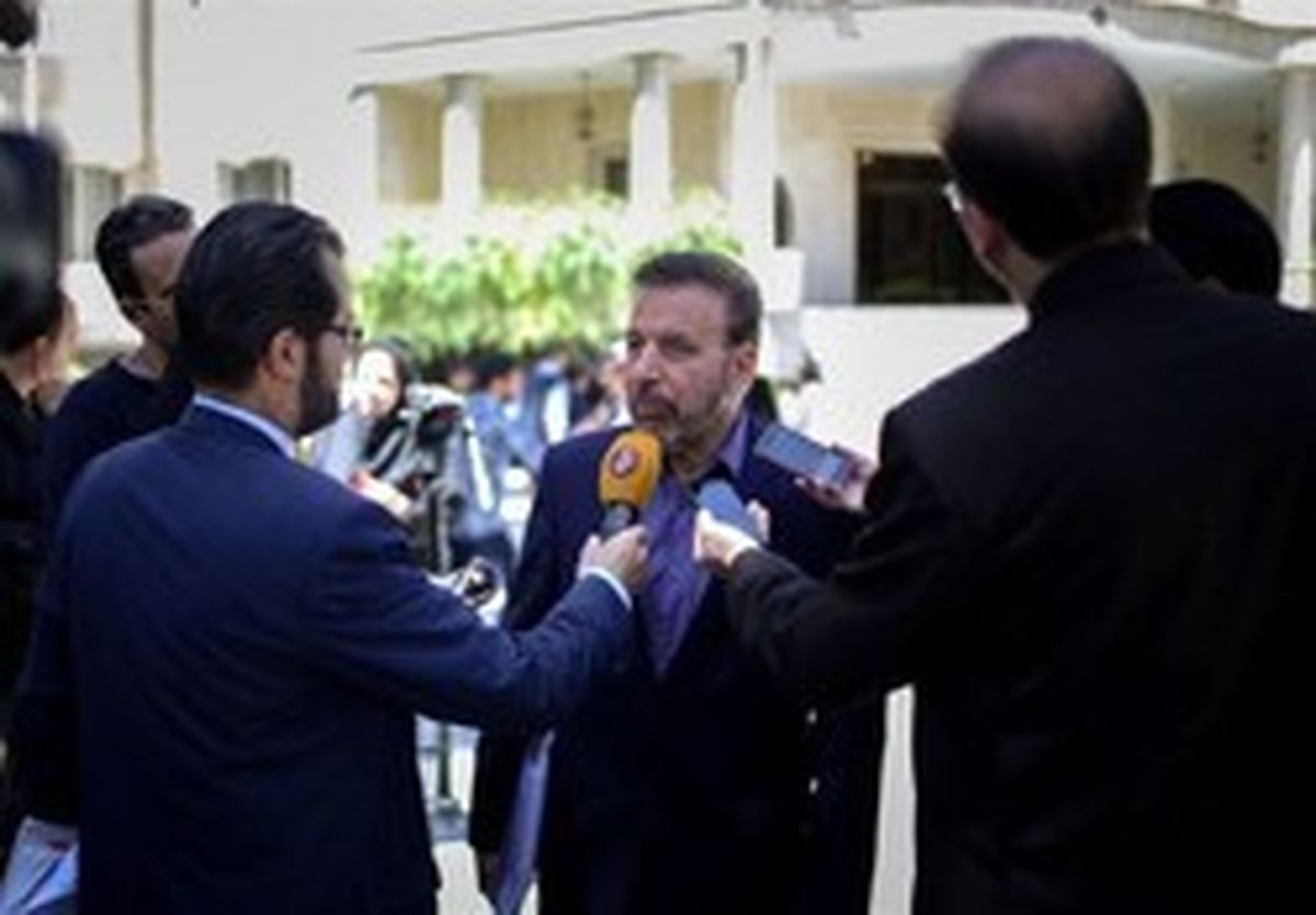 واعظی: روحانی تصمیمی برای تغییر سیف ندارد