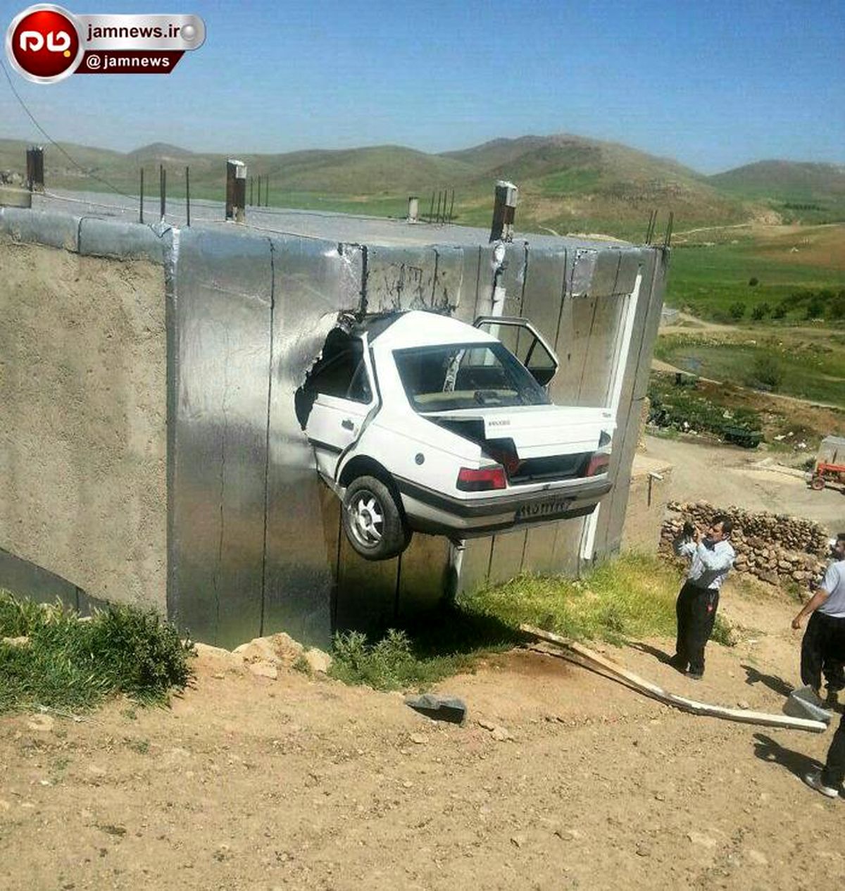 حادثه‌ای وحشتناک و عجیب برای خودرو پژو! +عکس