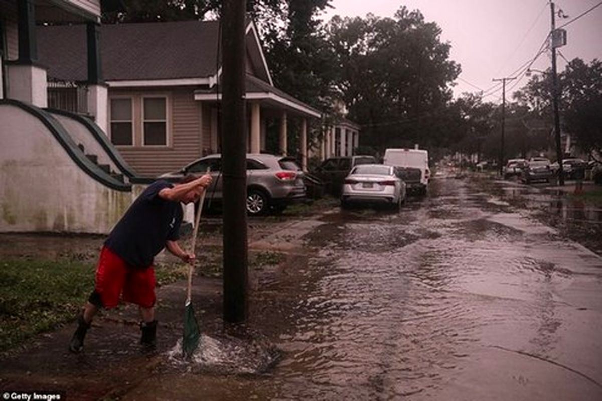 طوفان «زتا» در آمریکا قربانی گرفت +تصاویر