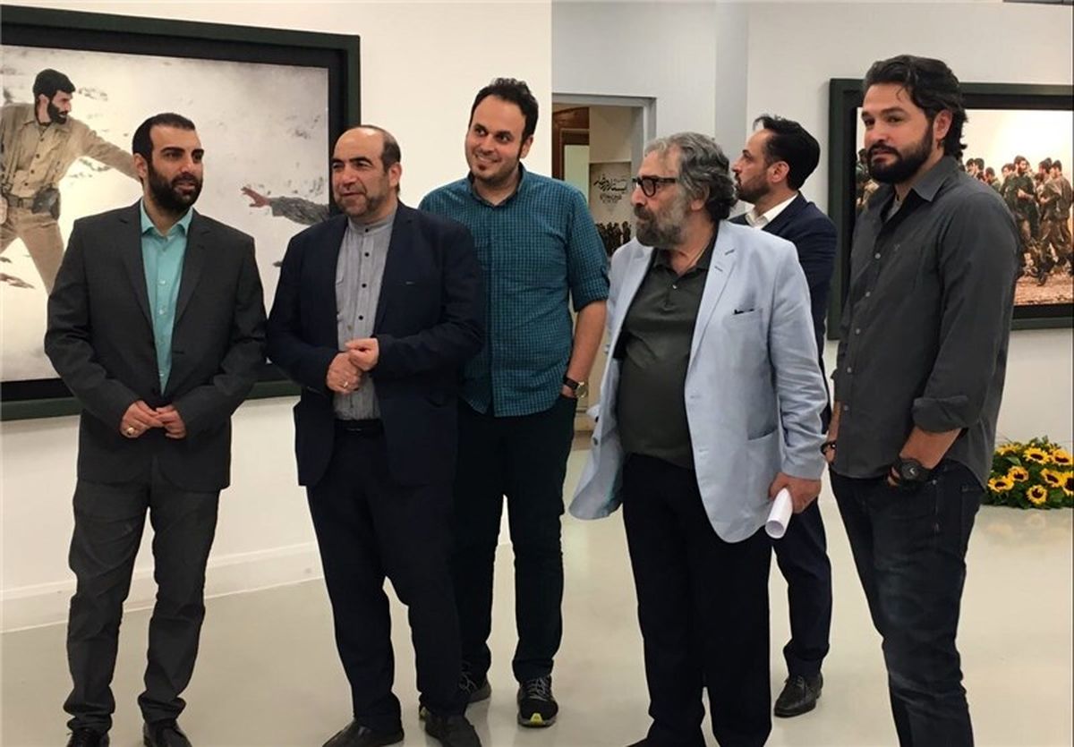 بازدید قالیباف و کیمیایی از نمایشگاه «ایستاده در غبار» +عکس