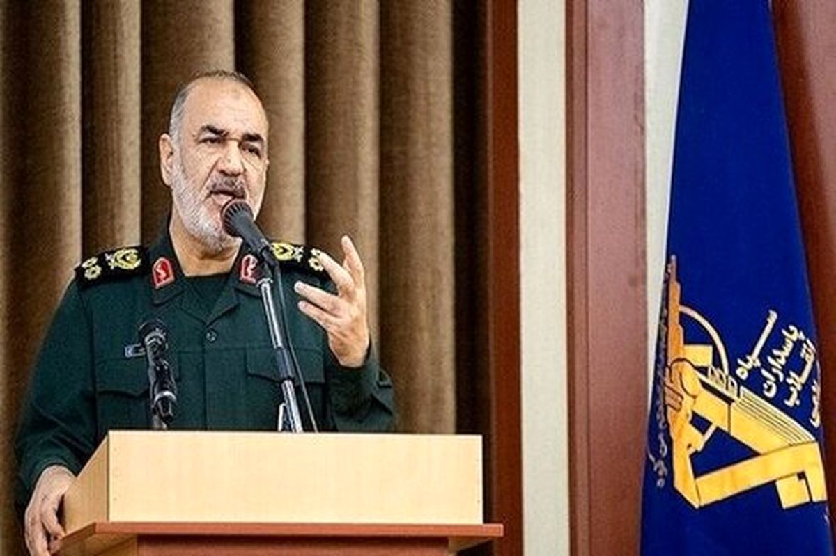 سرلشکر سلامی: دستانمان به نیابت از ملت همیشه روی ماشه است