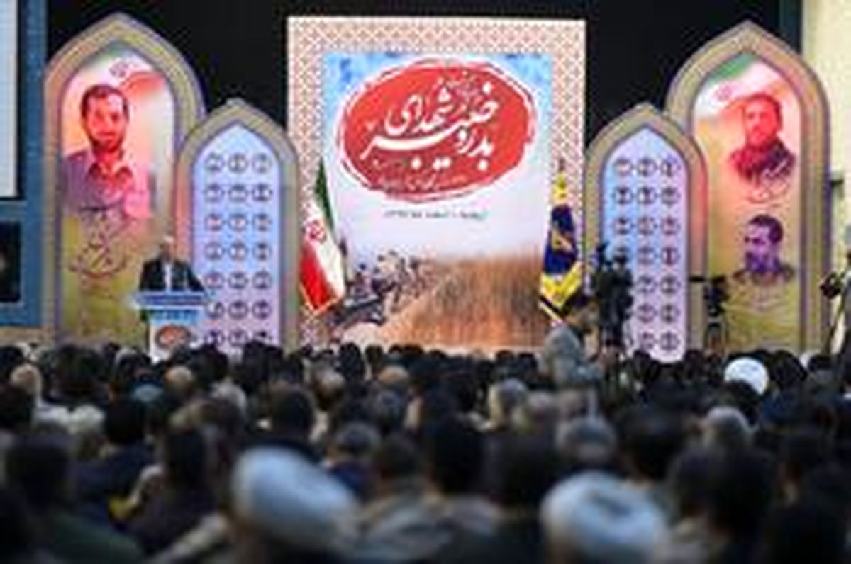 برابری مردم و مسئولان از دلایل موفقیت در دوران دفاع مقدس بود/ دهه شصتی‌ها بی‌شک توانمندتر از ما جوانان دوران انقلاب هستند/ برای حل مشکلات کشور نگاه‌مان به نیروهای داخل و جوانان باشد