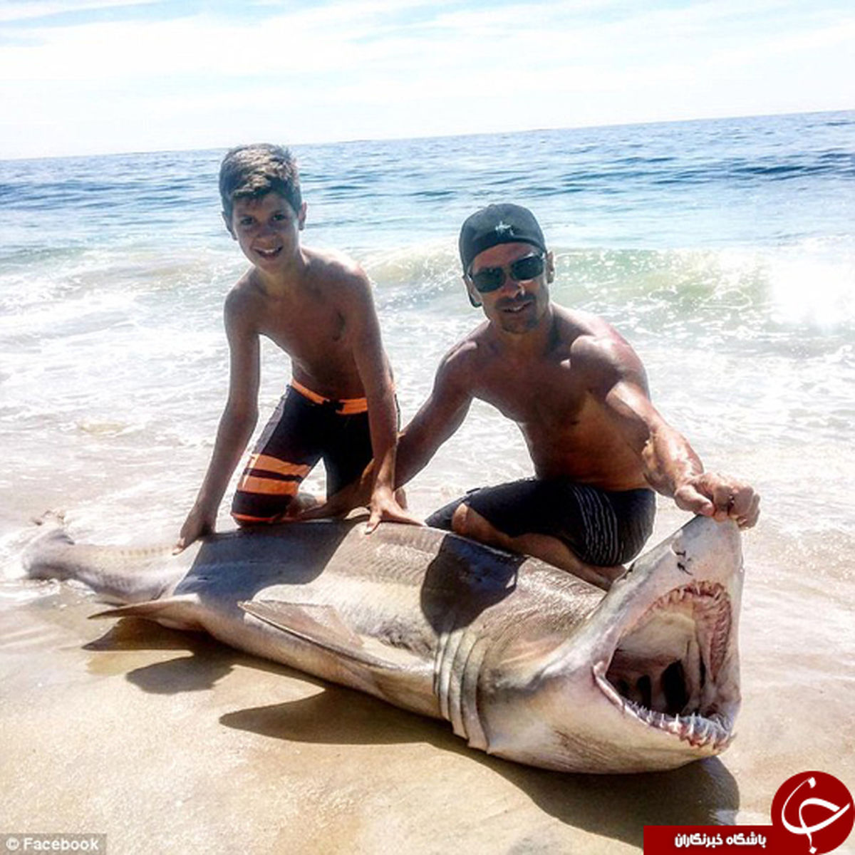 صیاد ۱۳ساله کوسه شکار کرد +تصاویر