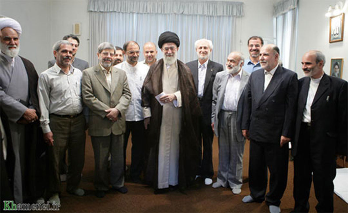 ناگفته‌هایی از حادثه‌ی سوء قصد به جان رهبر انقلاب/تصاویر