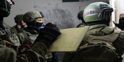 نظامیان رژیم اشغالگر به منزل خطیب مسجد الاقصی حمله کردند