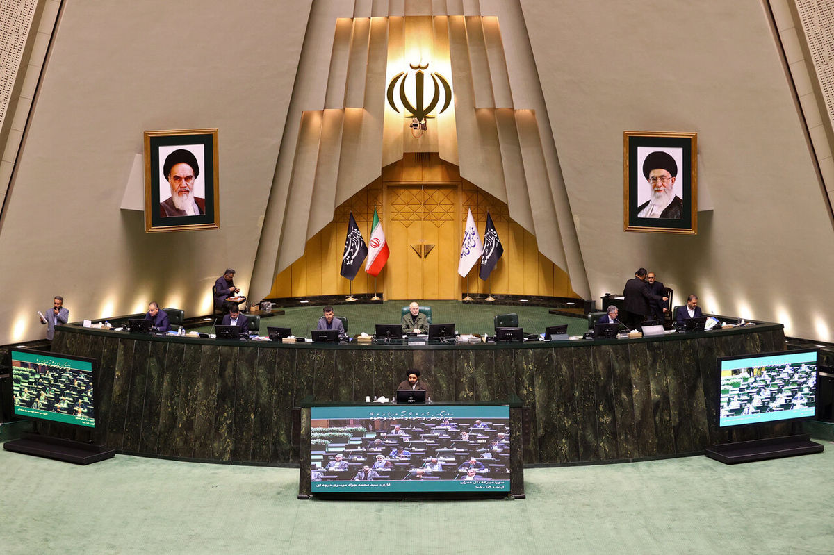 نشست علنی امروز 4 آذر ماه مجلس آغاز شد | سوال از وزیر بهداشت  