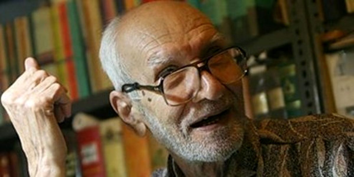 نویسندهای که رهبر انقلاب تربیت فرزندان خود را مدیون کتابهایش میدانند +فیلم