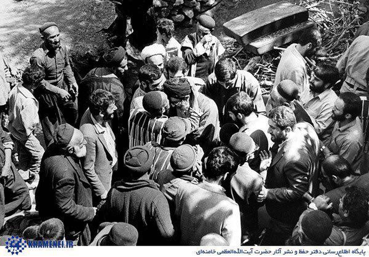 حضور رهبر انقلاب در روستای سر آقا سيد +عکس