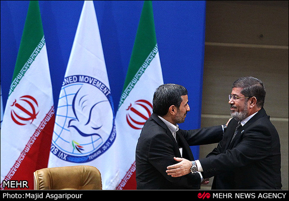 عکس/ احمدی‌نژاد و‌مرسی درآغوش‌یکدیگر