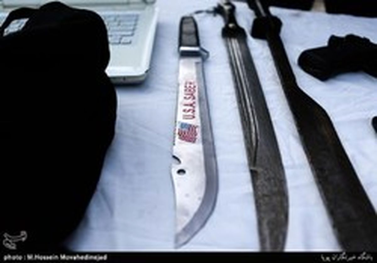 عکس: کشف کارد شکاری آمریکایی از سارقان در تهران!