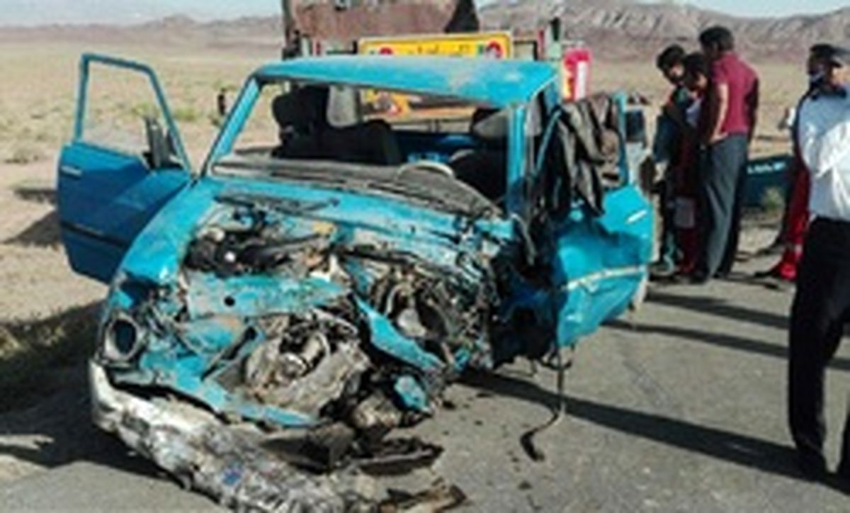 مجروحیت ۱۵ تن درپی برخورد نیسان با تراکتور