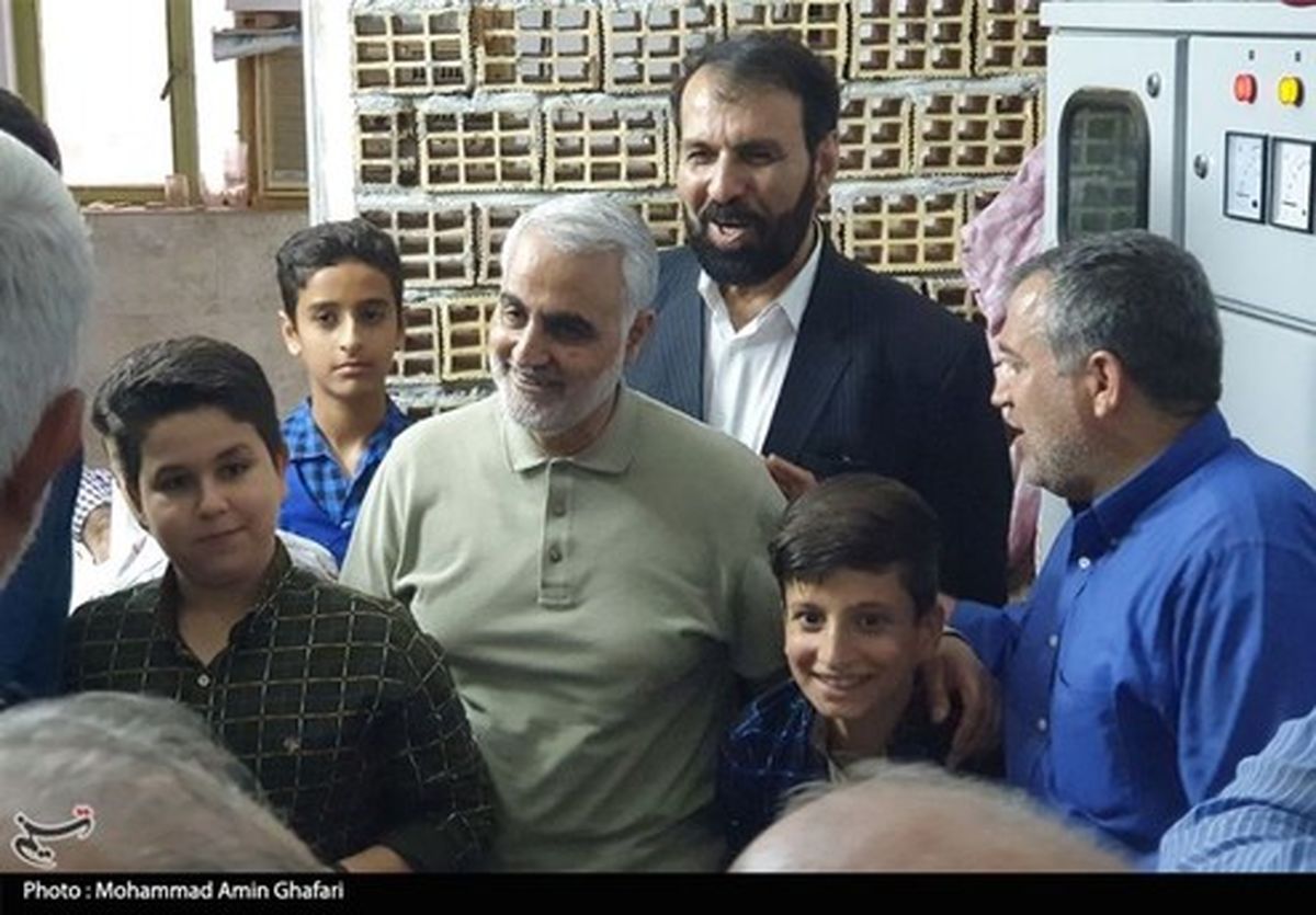 سردار سلیمانی به مرد سیل‌زده چه گفت؟ +فیلم