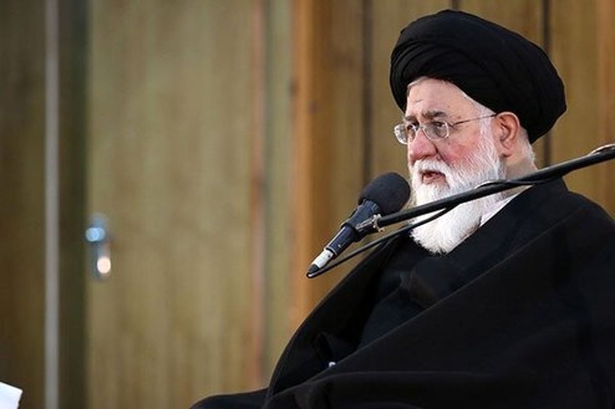آیتالله علمالهدی: انقلاب ایران خدای حذف شده را به متن زندگی آورد