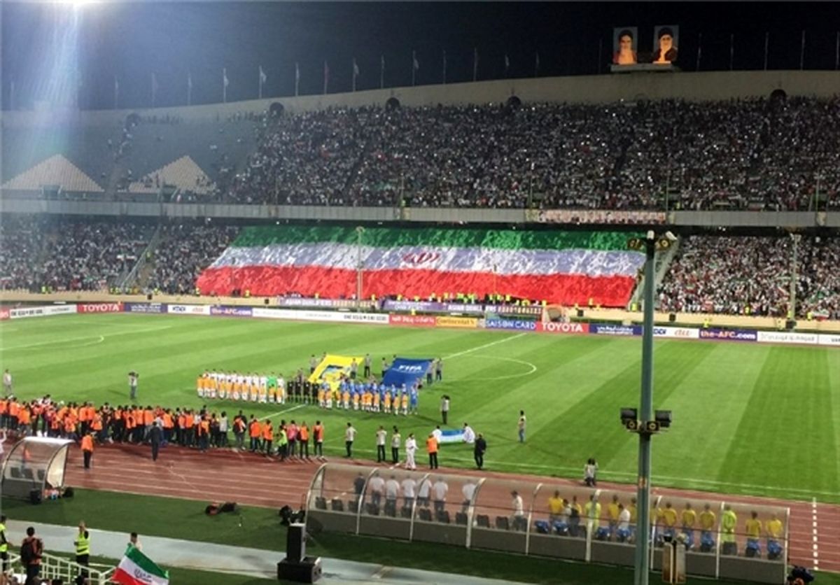 اهتزاز بزرگترین پرچم ملی جهان در آزادی+ عکس