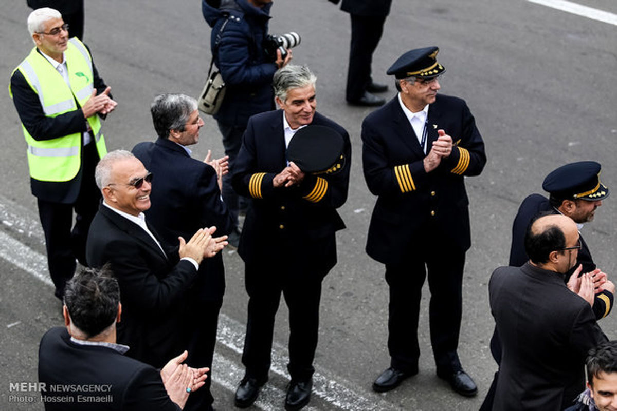 عکس: ورود مدرنترین هواپیمای ایرباس به تهران