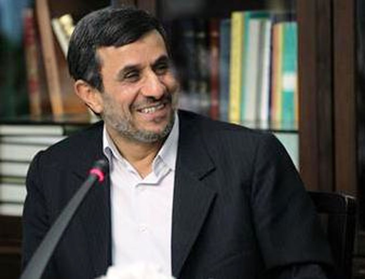 احمدی‌نژاد:سوال‌مجلس، فرصت‌ بیان‌ ناگفته‌ها است