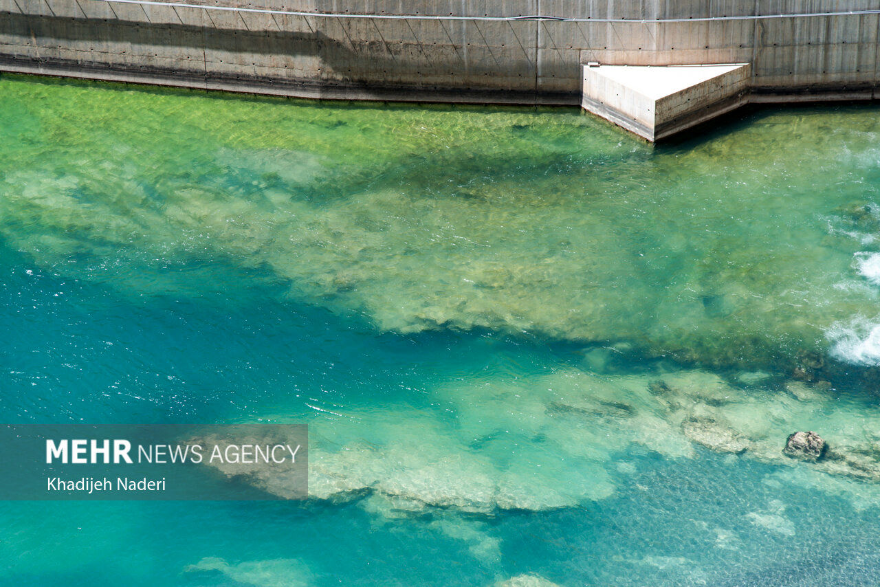 تصاویر: کم‌آبی پشت دیوار سد زاینده‌رود