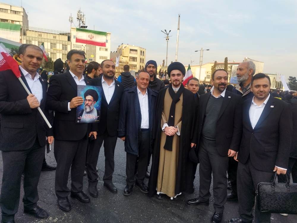 حضور نتیجه امام خمینی در تجمع مردمی میدان انقلاب +عکس