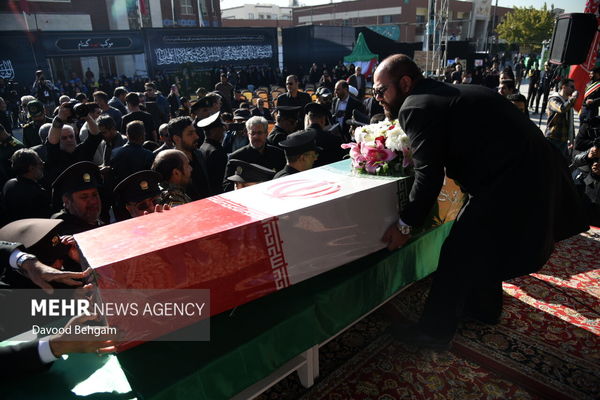 تصاویر: مراسم تشییع و خاکسپاری شهید گمنام در زائرسرای رضوی