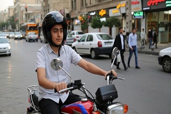 چه شرایطی برای گرفتن گواهینامه موتور در ۱۶ سالگی وجود دارد؟