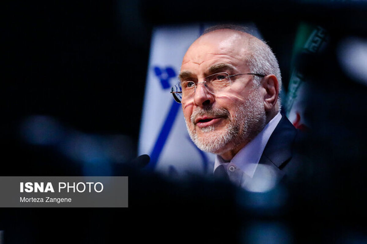 قالیباف نشان‌های «مشهدالرضا» را به برگزیدگان سومین دوره اهدا کرد