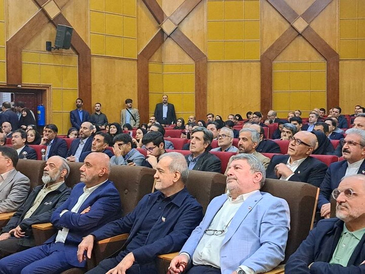 حضور غیرمنتظره پزشکیان در گردهمایی روابط عمومی‌ها
