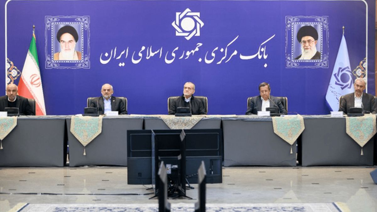 حضور پزشکیان در بانک مرکزی 