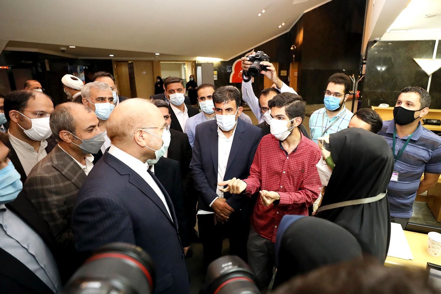 تصاویر: قالیباف در جمع خبرنگاران خانه ملت 