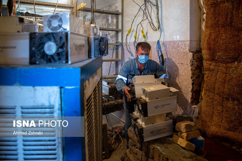 تصاویر: کشف و ضبط ۱۱۷ دستگاه استخراج رمز ارز - قم