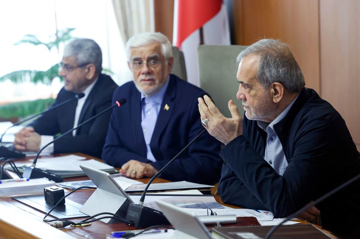 مراقب قطببندیهای کاذب و اختلافات داخلی باشیم