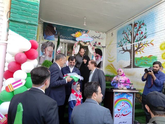نواختن زنگ جشن شکوفهها