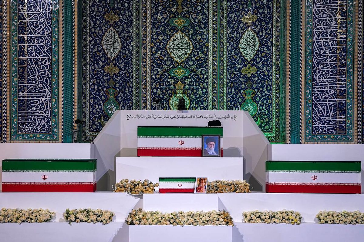 ورود خودروی حامل پیکر مطهر رهبر شهید به  مصلی تهران