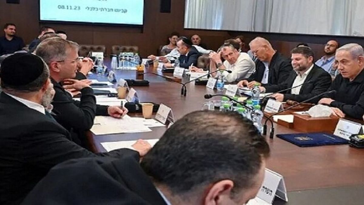 آحارونوت: نتانیاهو از میان آتش‌بس و بقای سیاسی البته دومی را انتخاب کرد