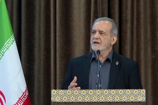 پزشکیان: در سفرهای استانی، استان‌های محروم را در اولویت قرار دادیم/ پیش بینی ۱۱۰ همت سرمایه‌گذاری برای توسعه استان