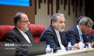 نشست هم اندیشی نخبگانی با حضور مقامات کشوری و استانی در مشهد