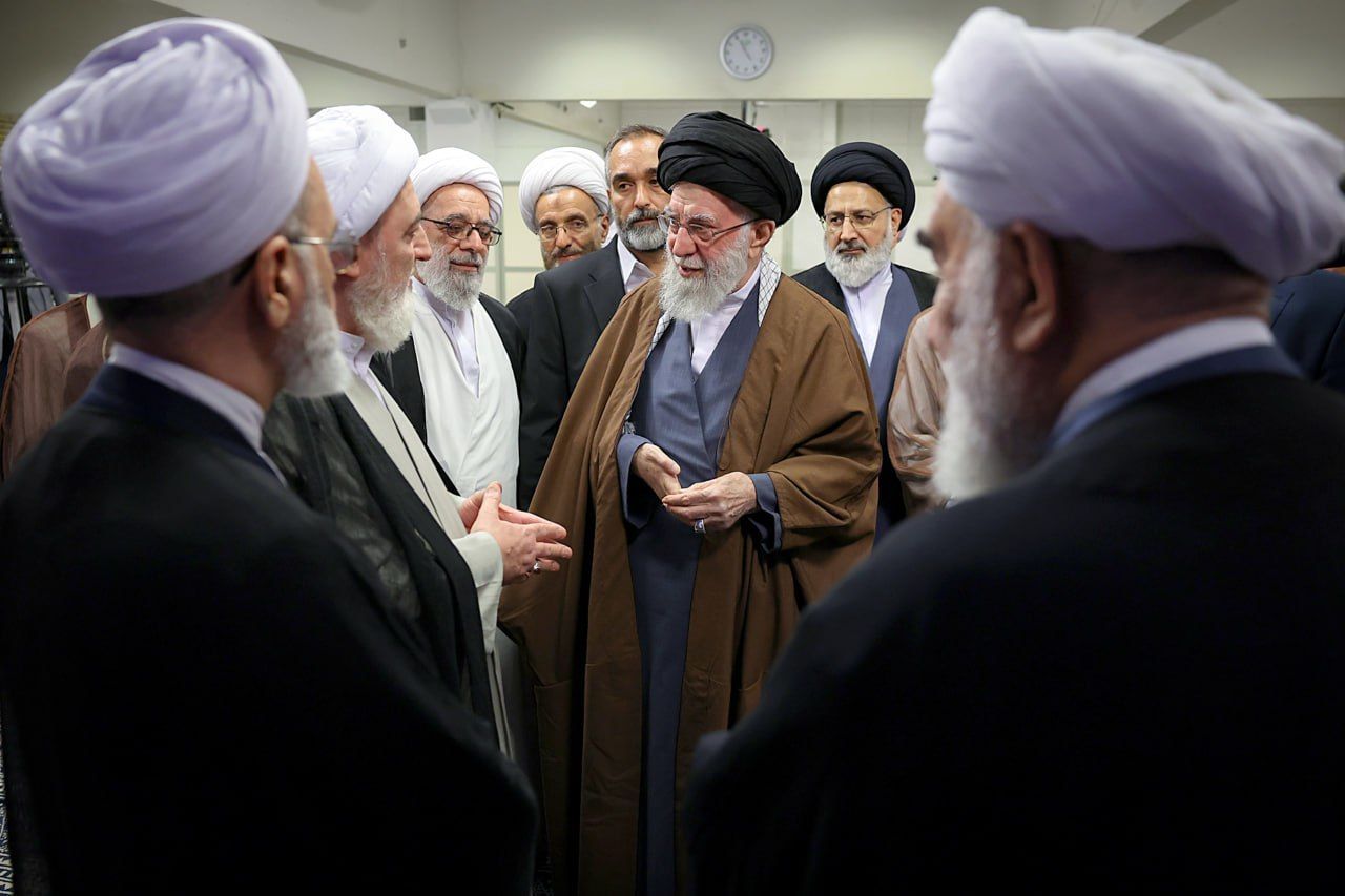 رهبر انقلاب اسلامی: مبارزه با مشروطه انگلیسی، دلیل جمع‌آوری «تنبیه‌الامة» توسط خود میرزای نائینی بود