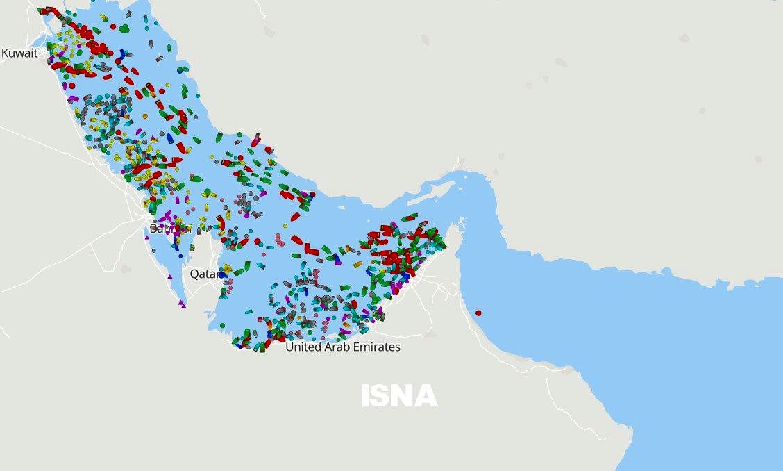 توقف کشتی‌ها پشت تنگه هرمز +عکس