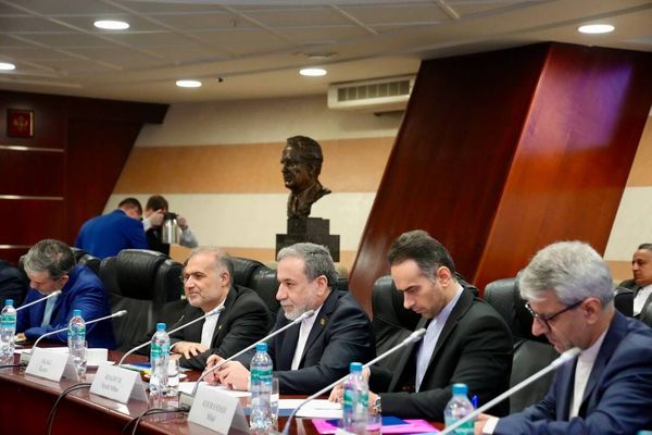 ما با روسیه مشورت‌های سیاسی نزدیک داریم