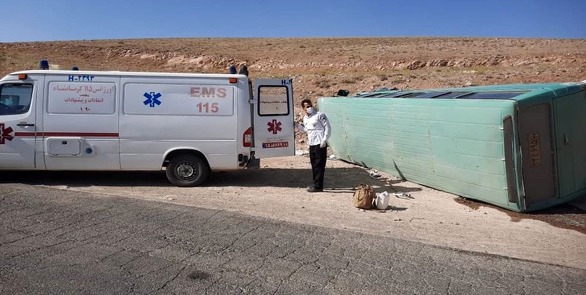 واژگونی مینی بوس در کرمانشاه  