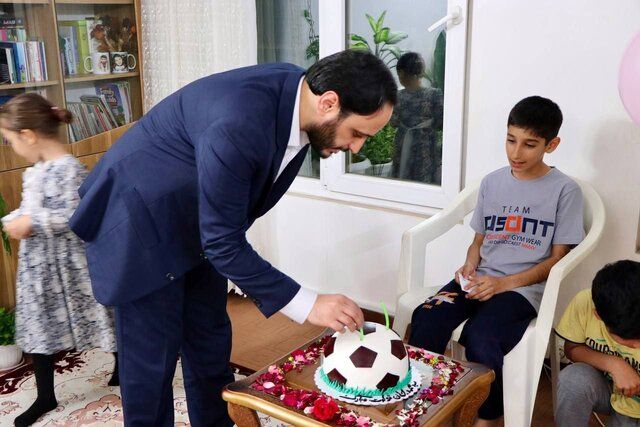 جشن تولد فرزند شهید مدافع حرم با حضور سخنگوی دولت +عکس