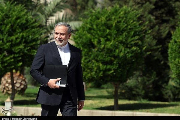 پیام تبریک عراقچی به مسیحیان جهان