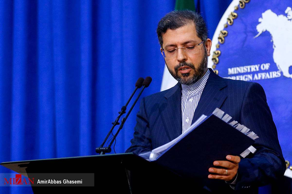 عکس: سربرگ حکم جلب ترامپ در دستان خطیب زاده