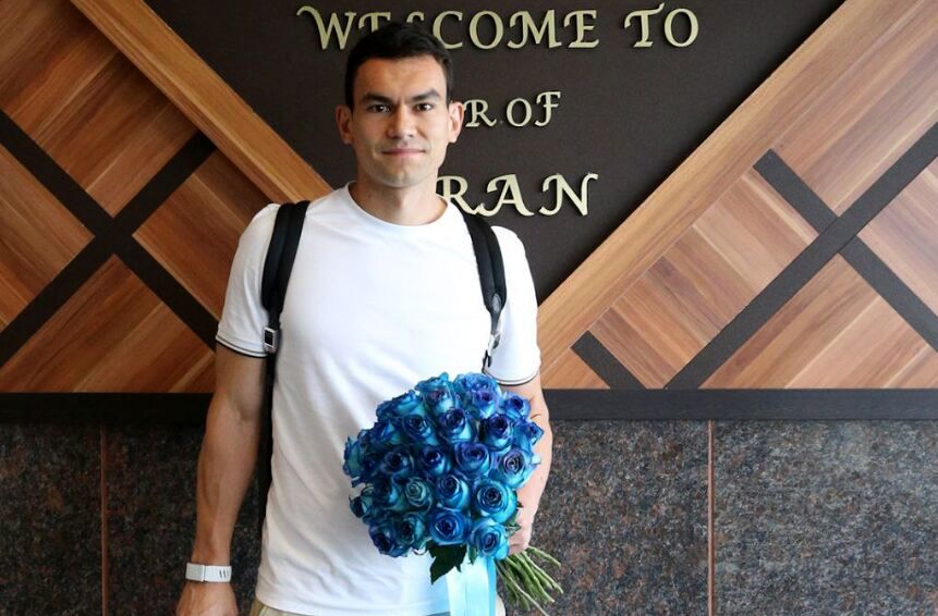 مدافع ۲۸ ساله ازبکستانی استقلال وارد ایران شد 