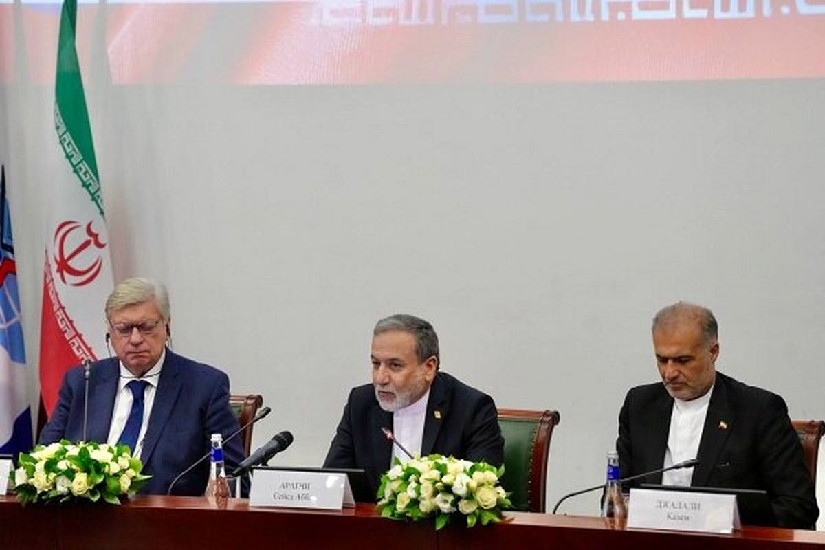 عراقچی: آمریکا جهان را به سمت بی قانونی پیش می‌برد