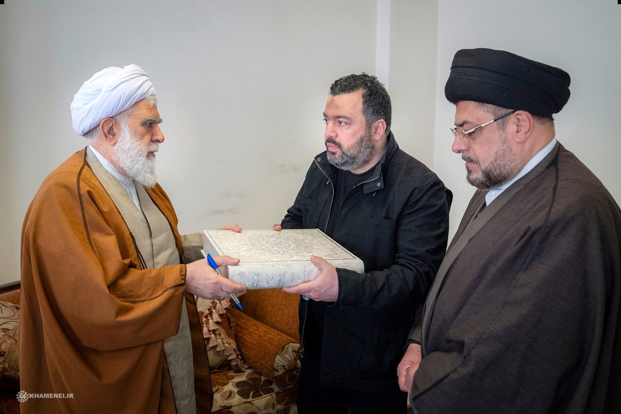 حضور نماینده رهبر انقلاب در منزل خانواده‌های فرماندهان شهید حزب‌الله لبنان 