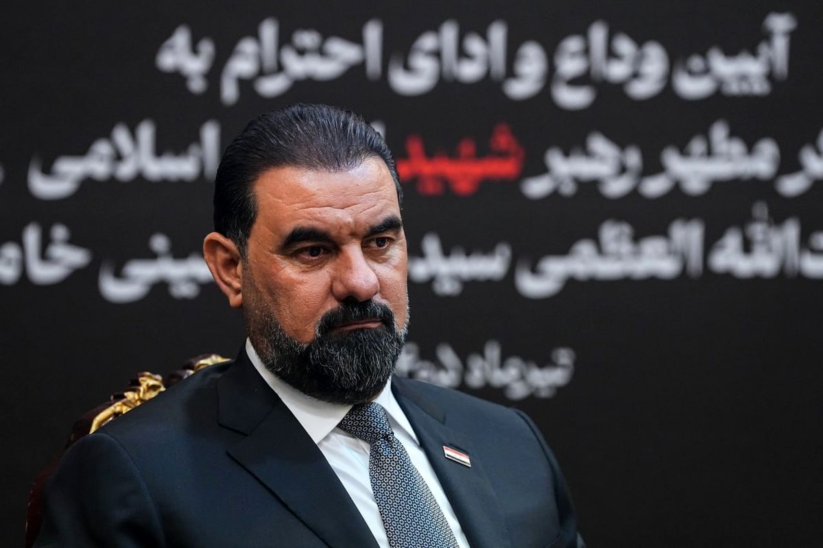 ادای احترام رئیس مجلس عراق به پیکر مطهر رهبر شهید 