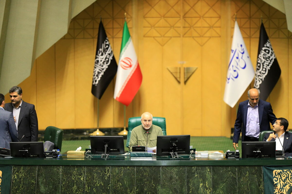 قالیباف:  مشروطیت نخستین تجربههای ملت ایران برای برپایی حکومت مردمسالار دینی بود/ملت ایران استبدادپذیر نیست/ مجلس، فرزند انقلاب مشروطه است