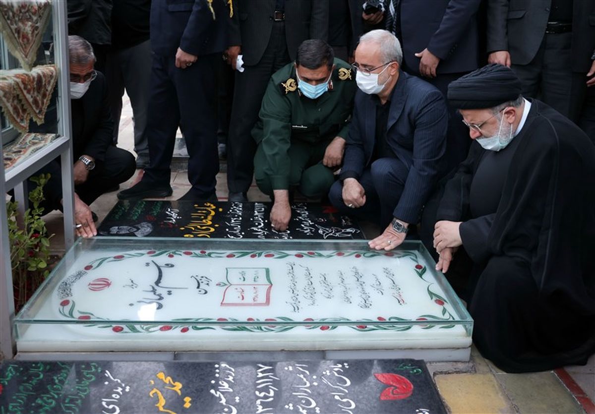 دومین روز از آخرین دور سفرهای استانی دولت به کرمان| حضور رئیس جمهور ‌بر سر مزار حاج قاسم/ ‌بازدید هوایی ‌رئیسی ‌از مناطق سیل‌زده + فیلم